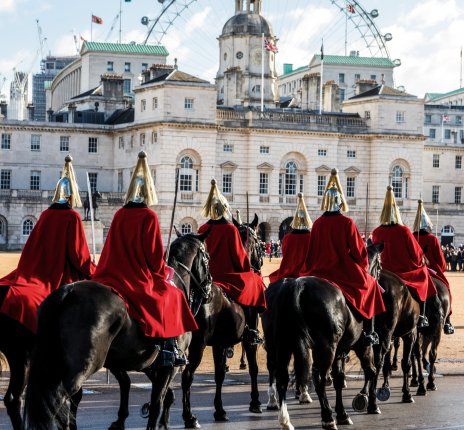Horse Guards im St. James Park © VisitBritain/Martin Ritchie