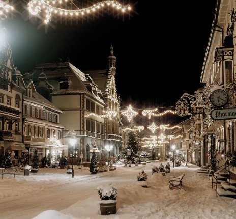 Weihnachtliche Hauptstrasse in Wolfach © TI Wolfach